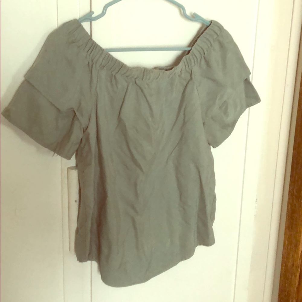 Off Should, Ruffle Sleeved Top